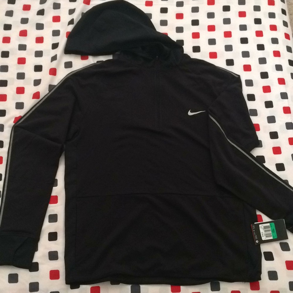 Nike Mens Long Sleeves with Hood.